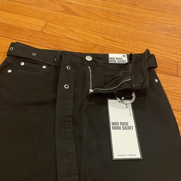 Almost Famous - Picture 3 of 6